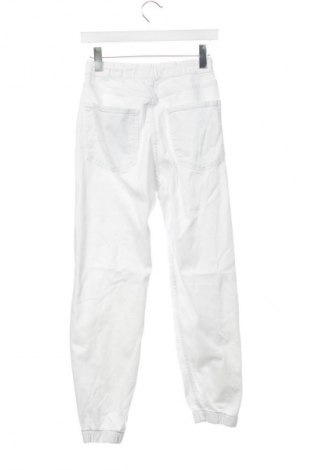 Női farmernadrág Bershka, Méret XS, Szín Fehér, Ár 7 879 Ft