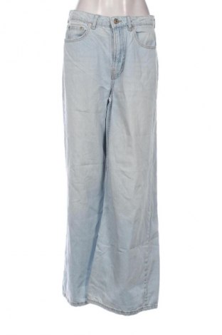 Γυναικείο Τζίν Bershka, Μέγεθος M, Χρώμα Μπλέ, Τιμή 14,77 €