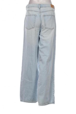 Γυναικείο Τζίν Bershka, Μέγεθος M, Χρώμα Μπλέ, Τιμή 14,77 €