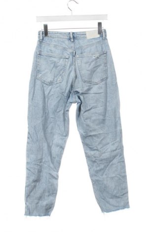 Damskie jeansy Bershka, Rozmiar S, Kolor Niebieski, Cena 95,99 zł