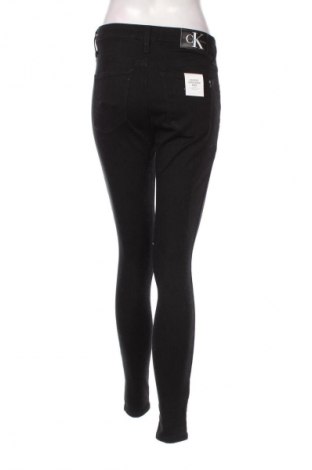 Дамски дънки Calvin Klein Jeans, Размер M, Цвят Черен, Цена 157,99 лв.
