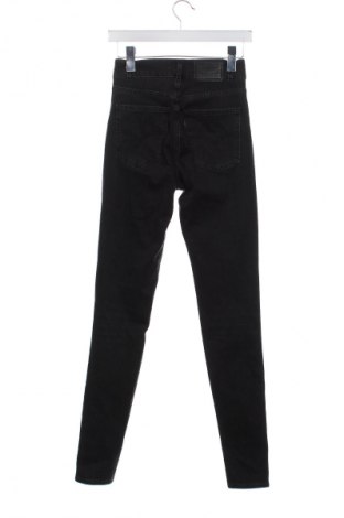 Damskie jeansy Levi's, Rozmiar S, Kolor Czarny, Cena 98,99 zł