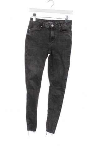 Damskie jeansy Pieces, Rozmiar M, Kolor Czarny, Cena 111,99 zł