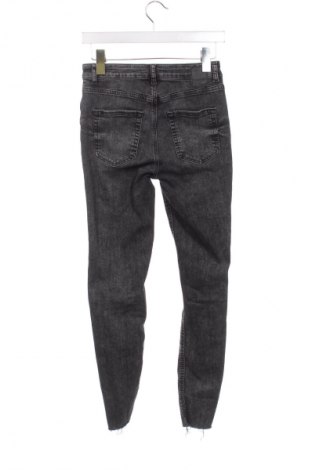 Damskie jeansy Pieces, Rozmiar M, Kolor Czarny, Cena 111,99 zł