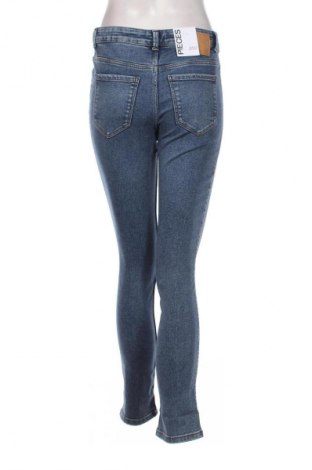 Damskie jeansy Pieces, Rozmiar M, Kolor Niebieski, Cena 252,99 zł