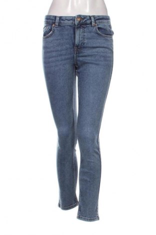 Damskie jeansy Pieces, Rozmiar M, Kolor Niebieski, Cena 252,99 zł