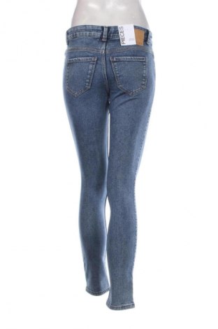 Damskie jeansy Pieces, Rozmiar M, Kolor Niebieski, Cena 252,99 zł