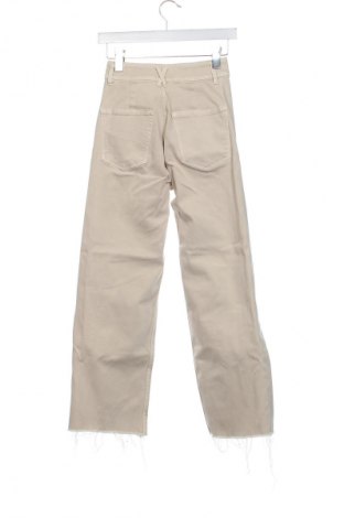 Damskie jeansy Stradivarius, Rozmiar XXS, Kolor Beżowy, Cena 55,50 zł