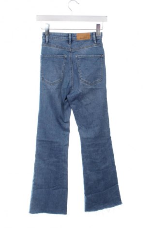 Damskie jeansy Stradivarius, Rozmiar XS, Kolor Niebieski, Cena 95,99 zł
