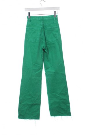 Дамски дънки Zara, Размер XXS, Цвят Зелен, Цена 27,99 лв.