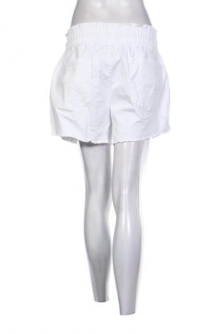 Damen Shorts Beloved, Größe M, Farbe Weiß, Preis 9,72 €