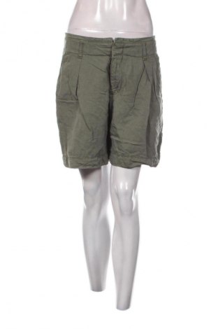 Dámské kraťasy  Camel Active, Velikost M, Barva Zelená, Cena  779,00 Kč