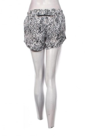 Pantaloni scurți de femei Nike, Mărime M, Culoare Multicolor, Preț 115,99 Lei
