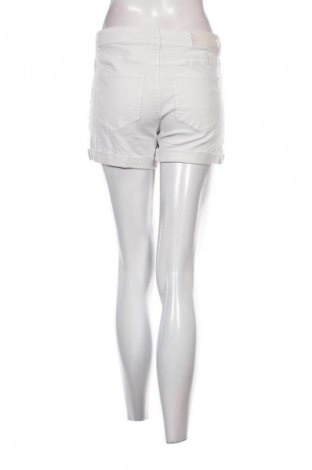 Damen Shorts Noisy May, Größe S, Farbe Weiß, Preis 23,99 €