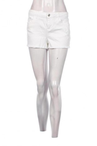 Pantaloni scurți de femei Pimkie, Mărime M, Culoare Alb, Preț 64,99 Lei
