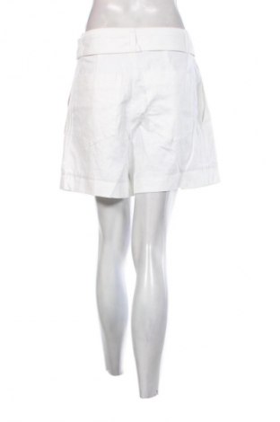 Pantaloni scurți de femei Vince, Mărime M, Culoare Alb, Preț 519,99 Lei
