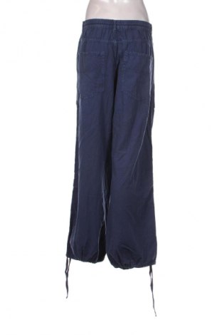 Dámske nohavice Bershka, Veľkosť L, Farba Modrá, Cena  26,95 €