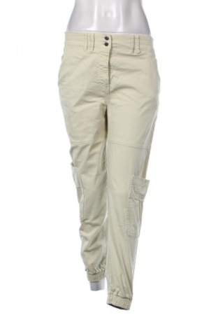 Damenhose Bershka, Größe S, Farbe Beige, Preis 15,15 €