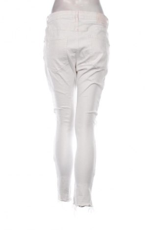 Damenhose Bershka, Größe L, Farbe Weiß, Preis 14,77 €