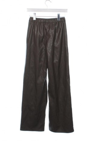 Γυναικείο παντελόνι Pull&Bear, Μέγεθος XS, Χρώμα Πράσινο, Τιμή 9,99 €