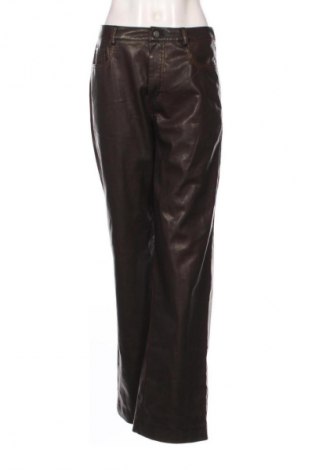 Damenhose Stradivarius, Größe S, Farbe Braun, Preis 31,99 €