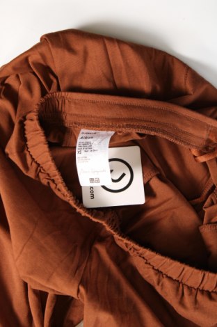 Pantaloni de femei Uniqlo, Mărime S, Culoare Maro, Preț 139,99 Lei