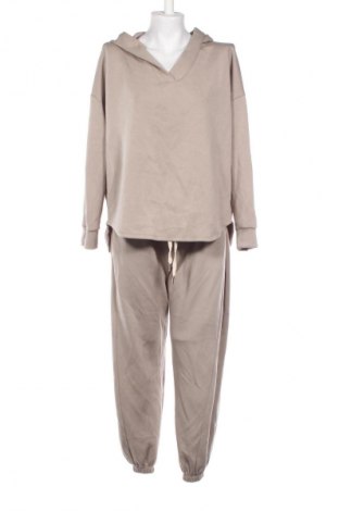 Γυναικείο αθλητικό σύνολο NEW COLLECTION, Μέγεθος M, Χρώμα  Μπέζ, Τιμή 28,04 €