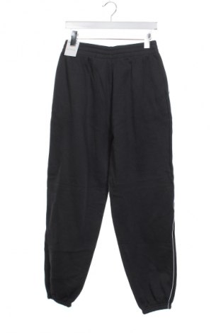 Dětské tepláky Nike, Velikost 14-15y/ 168-170 cm, Barva Šedá, Cena  939,00 Kč