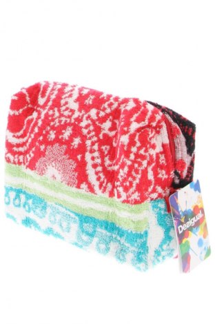 Несесер Desigual, Цвят Многоцветен, Цена 43,99 лв.
