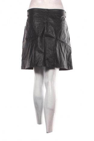 Пола City Chic, Размер XS, Цвят Черен, Цена 19,99 лв.