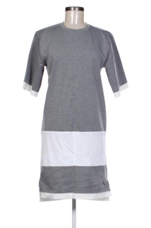 Φόρεμα Air Jordan Nike, Μέγεθος S, Χρώμα Πολύχρωμο, Τιμή 33,99 €