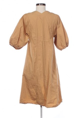 Φόρεμα Bebe, Μέγεθος S, Χρώμα  Μπέζ, Τιμή 41,94 €