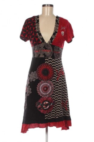 Рокля Desigual, Размер M, Цвят Многоцветен, Цена 66,99 лв.