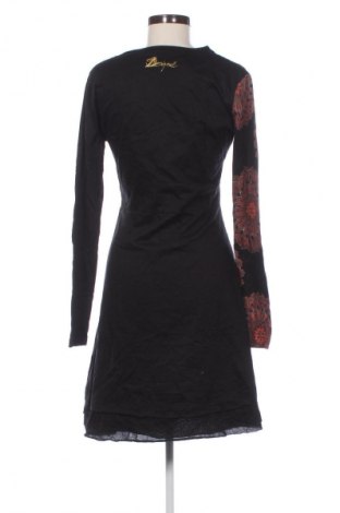 Рокля Desigual, Размер L, Цвят Многоцветен, Цена 33,99 лв.