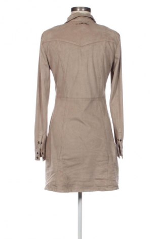 Sukienka Guess, Rozmiar M, Kolor Beżowy, Cena 250,57 zł