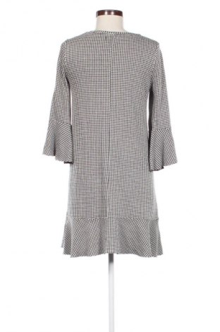 Sukienka Pull&Bear, Rozmiar M, Kolor Kolorowy, Cena 38,99 zł