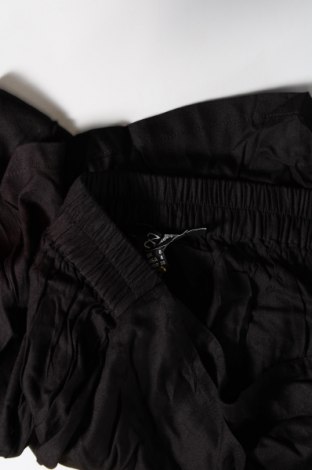 Γυναικείο κοντό παντελόνι Esmee London, Μέγεθος S, Χρώμα Μαύρο, Τιμή 15,98 €