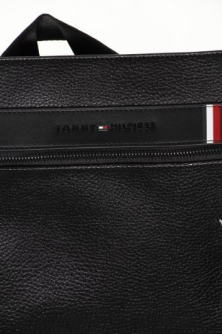 Чанта Tommy Hilfiger, Цвят Черен, Цена 136,00 лв.