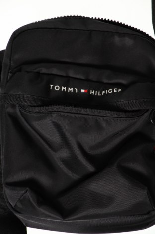 Torebka Tommy Hilfiger, Kolor Czarny, Cena 393,79 zł