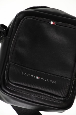 Kabelka  Tommy Hilfiger, Farba Čierna, Cena  42,75 €