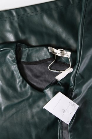 Дамска блуза Pull&Bear, Размер S, Цвят Зелен, Цена 12,40 лв.