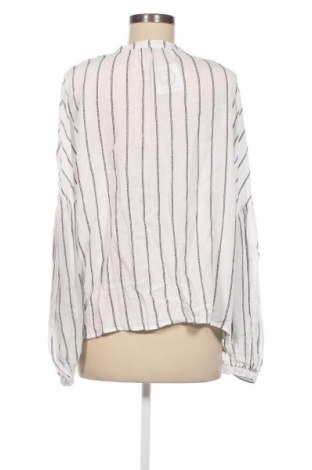 Damen Shirt Stradivarius, Größe S, Farbe Weiß, Preis 4,79 €