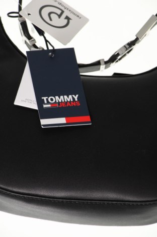 Дамска чанта Tommy Hilfiger, Цвят Черен, Цена 282,29 лв.