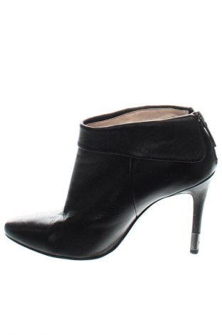 Botine de damă Guess, Mărime 37, Culoare Negru, Preț 213,99 Lei