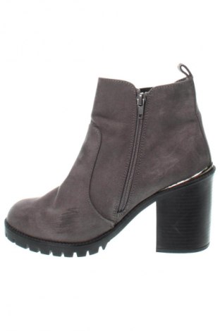 Botine de damă New Look, Mărime 38, Culoare Gri, Preț 80,99 Lei