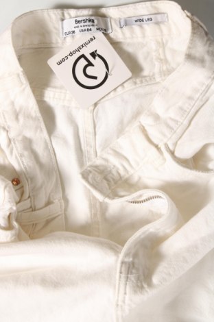 Damen Jeans Bershka, Größe S, Farbe Weiß, Preis € 20,18