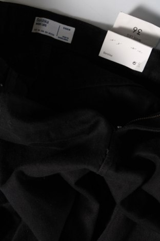 Damen Jeans Bershka, Größe S, Farbe Schwarz, Preis 16,01 €