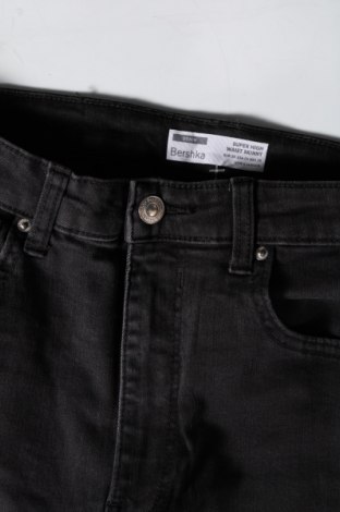 Blugi de femei Bershka, Mărime M, Culoare Negru, Preț 95,39 Lei