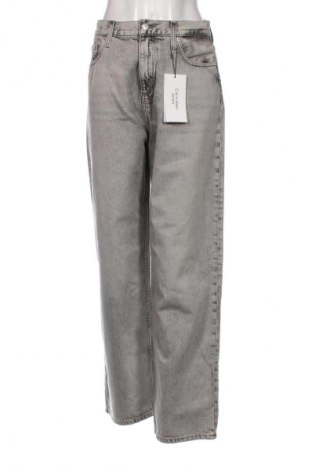 Дамски дънки Calvin Klein Jeans, Размер M, Цвят Сив, Цена 156,00 лв.