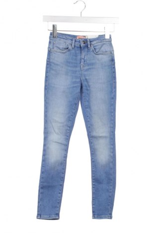 Damskie jeansy ONLY, Rozmiar XS, Kolor Niebieski, Cena 71,99 zł